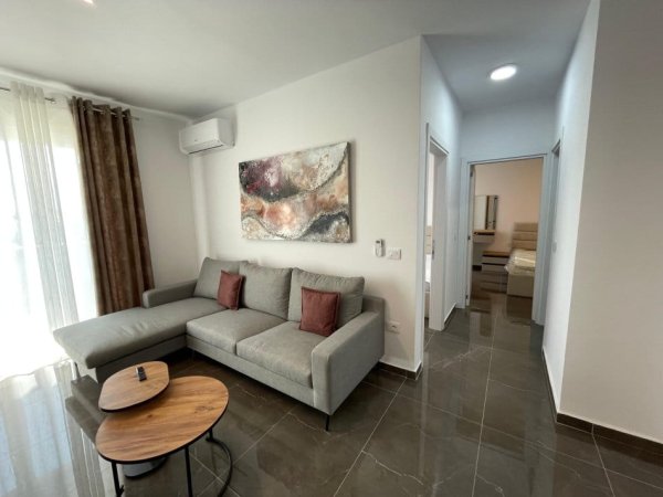 Tirane, jepet me qera apartament 2+1 Kati 5, 100 m² 600 € (golden park)