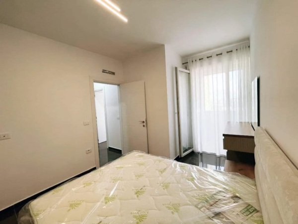 Tirane, jepet me qera apartament 2+1 Kati 5, 100 m² 600 € (golden park)