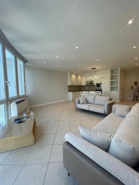 Tirane, jepet me qera apartament 2+1+Ballkon Kati 3, 145 m² 900 € (muharrem butka)