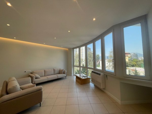 Tirane, jepet me qera apartament 2+1+Ballkon Kati 3, 145 m² 900 € (muharrem butka)