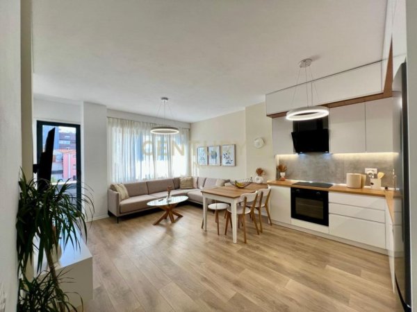 Tirane, jap me qera apartament 2+1+Ballkon , 86 m² 1.300 € (Pazari i Ri)