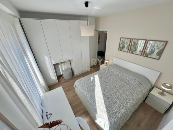 Tirane, jap me qera apartament 2+1+Ballkon , 86 m² 1.300 € (Pazari i Ri)
