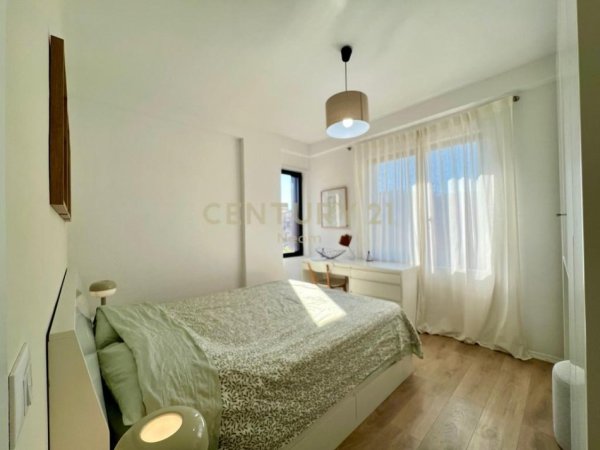 Tirane, jap me qera apartament 2+1+Ballkon , 86 m² 1.300 € (Pazari i Ri)