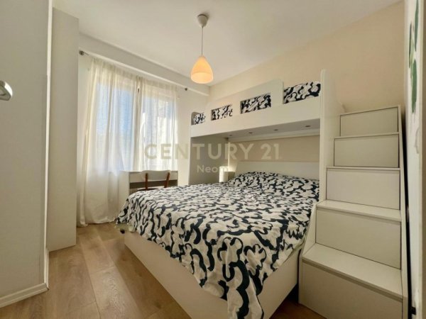 Tirane, jap me qera apartament 2+1+Ballkon , 86 m² 1.300 € (Pazari i Ri)