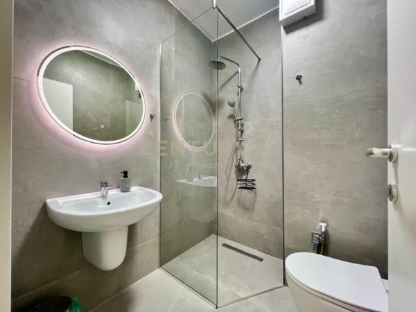Tirane, jap me qera apartament 2+1+Ballkon , 86 m² 1.300 € (Pazari i Ri)