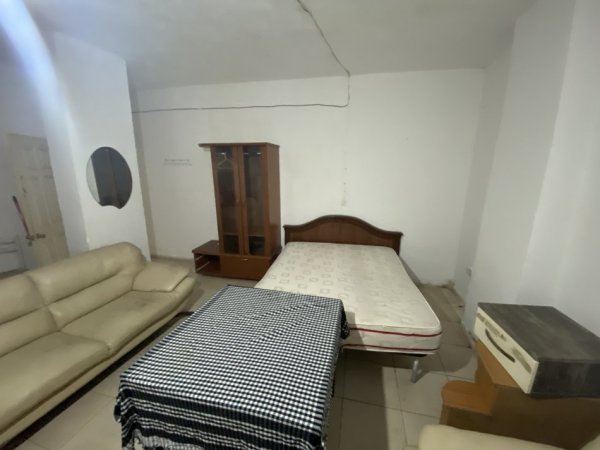 Tirane, jepet me qera garsonier Kati 1, 25 m² 140 € (Besim Abdiu)