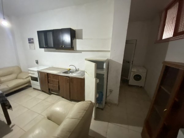 Tirane, jepet me qera garsonier Kati 1, 25 m² 140 € (Besim Abdiu)