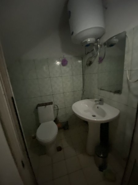 Tirane, jepet me qera garsonier Kati 1, 25 m² 140 € (Besim Abdiu)