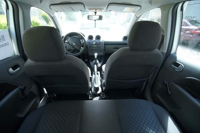 Tirane, shes makine Ford Fiesta Viti 2003, 2.000 Euro