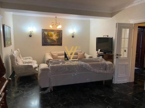 Tirane, jepet me qera apartament 2+1+A+BLK Kati 4, 150 m² 1.600 Euro (blloku)