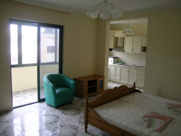 Durres, shes apartament  55 m² me Tarracë 452 m2
