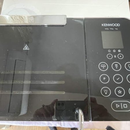 Tirane, shes Berese buke Kenwood 7000 Leke