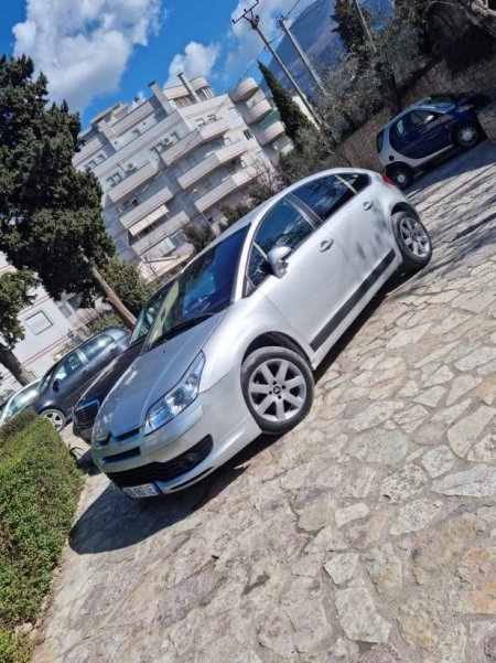 Tirane, jap me qera makine Citroen C4 Viti 2006, 1 Euro