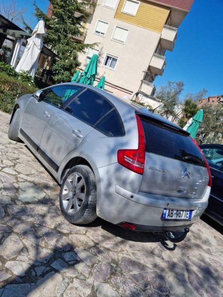 Tirane, jap me qera makine Citroen C4 Viti 2006, 1 Euro