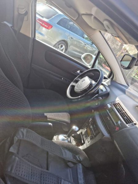 Tirane, jap me qera makine Citroen C4 Viti 2006, 1 Euro