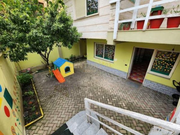 Tirane, shitet ambjent biznesi 900 m² 30.000 Euro (Brryli)