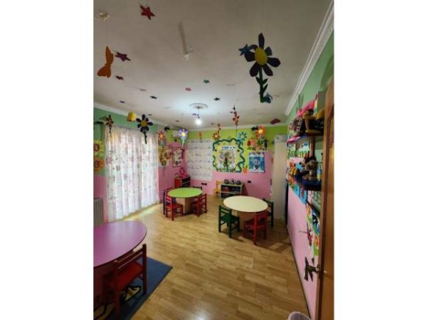Tirane, shitet ambjent biznesi 900 m² 30.000 Euro (Brryli)