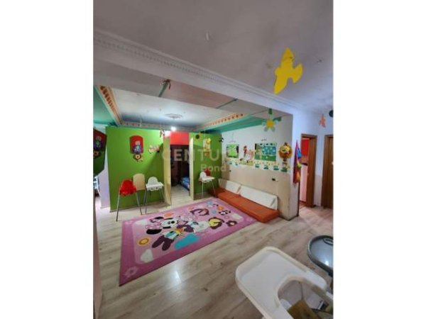 Tirane, shitet ambjent biznesi 900 m² 30.000 Euro (Brryli)