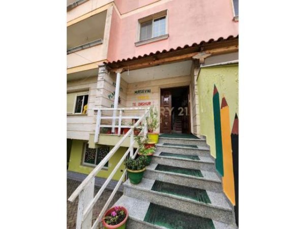 Tirane, shitet ambjent biznesi 900 m² 30.000 Euro (Brryli)
