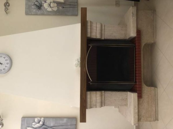 Tirane, shes oxhak 500 Euro