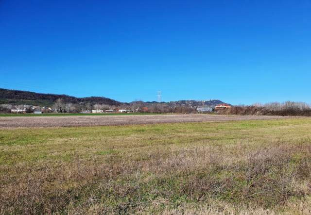 Tirane, shes toke 5.000 m² 250.000 Euro