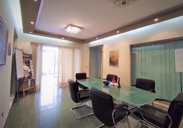 Tirane, shes zyre Kati 0, 137 m² 160.000 Euro (NE RRUGEN "FORTUZI", AFER MINISTRISE SE DREJTESISE)