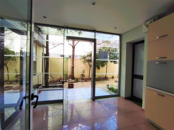 Tirane, shes zyre Kati 0, 137 m² 160.000 Euro (NE RRUGEN "FORTUZI", AFER MINISTRISE SE DREJTESISE)