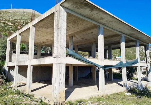 SHITET NDËRTESË + TOKË ULLISHTE NË FSHATIN PIQERAS, HIMARË, 3.000 m² 430.000 Euro (Sarande)