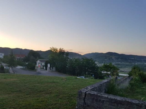 Tirane, shes truall  buze rruge 3.000 m²  -  (Peze e Vogel).
