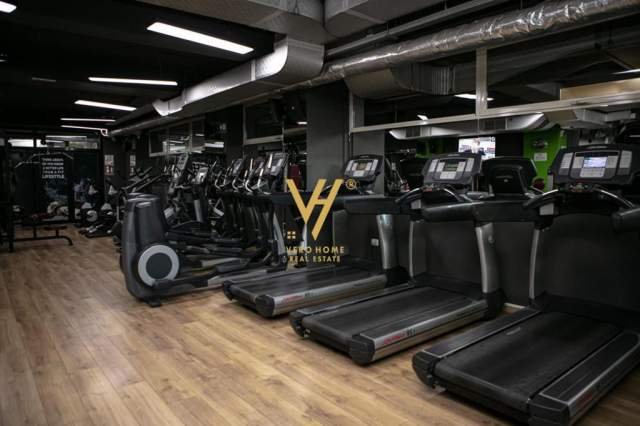 Tirane, shitet dyqan Kati -1, 600 m² 400.000 Euro (unaza e re)