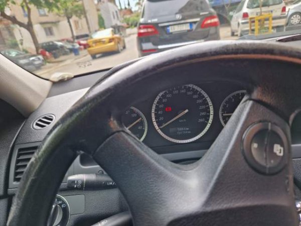 Tirane, shitet makine Mercedes-Benz C180 Compressor Viti 2009, 7.600 Euro
