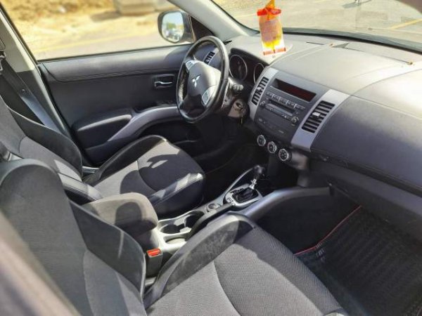 Tirane, jap me qera xhip Mitsubishi OUTLANDER Viti 2015, 70 eur/dita