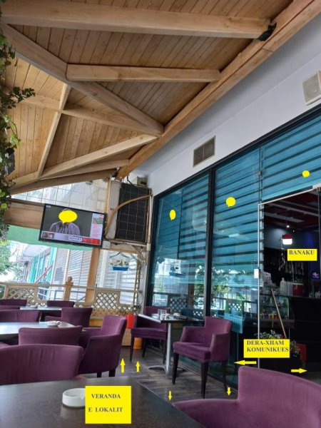 Tirane, Shitet Okazion! Lokal/Njësi Bar-Kafe në funksion, me të gjitha pajisjet, kati përdhes/trotuar, sip.90m², verande 25m², Cmimi 195'000€, në një kompleks banimi tek 5-Mai/ prane Concord Center , 500m nga unaza qendrore Tiranës.