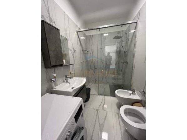 Tirane, jepet me qera apartament 1+1+BLK Kati 5, 67 m² 600 Euro (KiKa)
