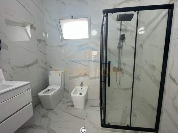 Tirane, jepet me qera Vile 3+1+A+BLK Kati 2, 280 m² 450 Euro (Xhamlliku)
