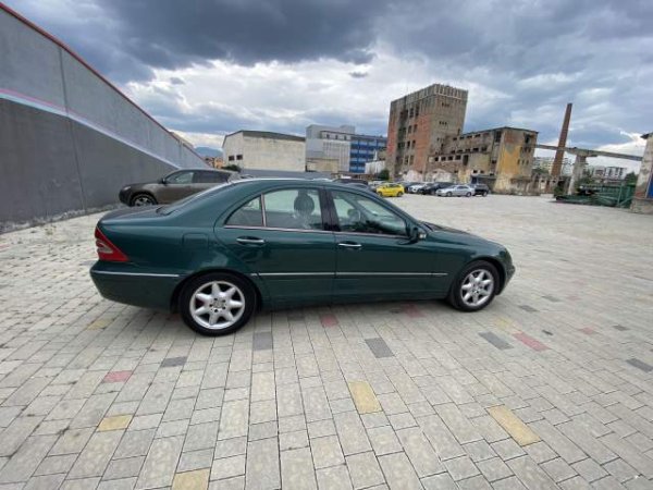Tirane, shes makine Mercedes-Benz C klas Viti 2001, 3.500 Euro