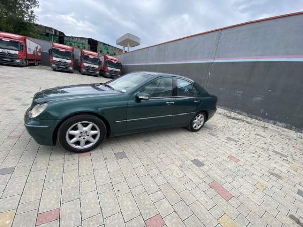 Tirane, shes makine Mercedes-Benz C klas Viti 2001, 3.500 Euro