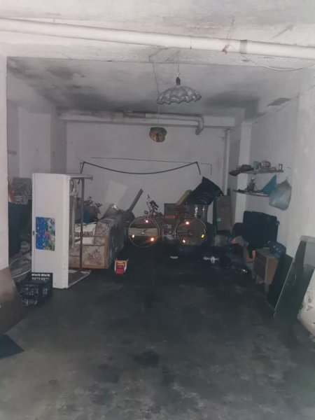 Tirane, Shitet Garazh Kati 0, 34 m² 30.000 Euro Rruga e Kavajes,Pallati i Globit