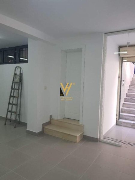 Tirane, shitet dyqan Kati -1, 72 m² 129.600 Euro (KOMUNA E PARISIT)