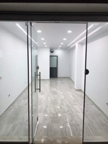 Tirane, shitet dyqan Kati 0, 32 m²  (Rruga. Kongresi i Lushnjes)