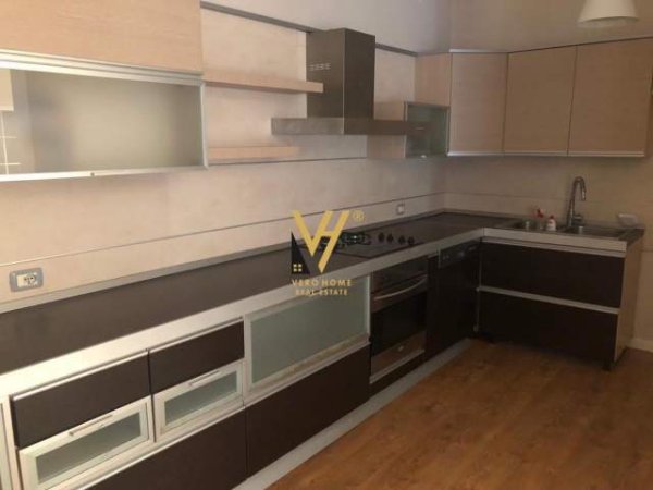 Tirane, jepet me qera Vile 5+1+BLK Kati 3, 360 m² 2.500 Euro (KOMUNA E PARISIT)