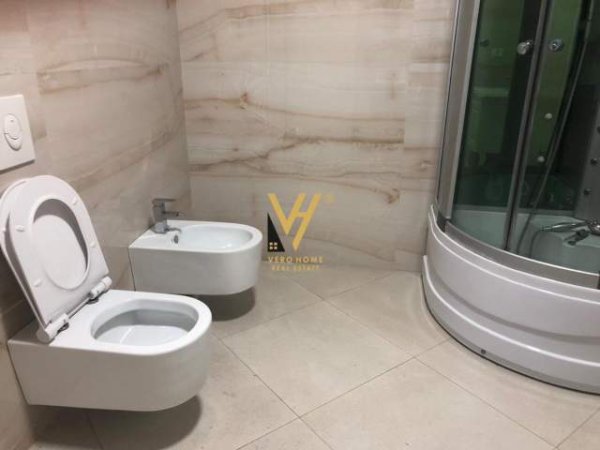 Tirane, jepet me qera Vile 5+1+BLK Kati 3, 360 m² 2.500 Euro (KOMUNA E PARISIT)