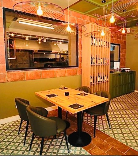 Tirane, shitet bar-resorant Kati 0, 230 m² 80.000 Euro (Tirane)
