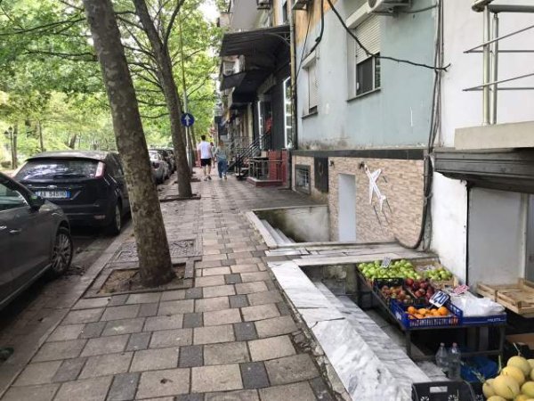 Tirane, shes dyqan Kati 0, 50 m² 105.000 Euro (Bulevardi Bajram Curri Tirane)
