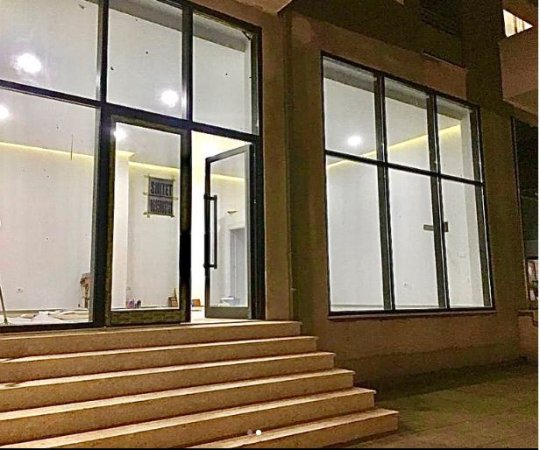Tirane, shitet dyqan Kati 0, 70 m² 80.000 Euro (Tirane)