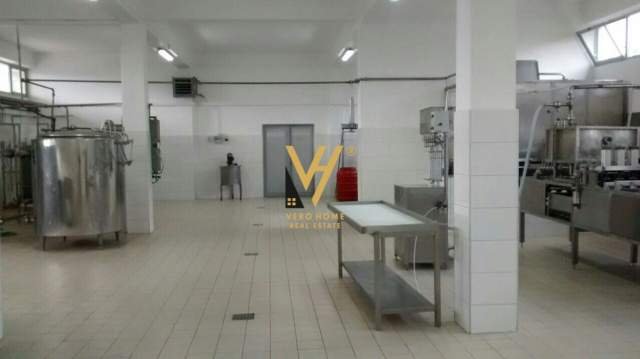 Elbasan, shitet ambjent biznesi Kati 0, 1.400 m² 350.000 Euro (ELBASAN,5 MIN NGA AUTOSTRADA TIRANE-ELBASAN)