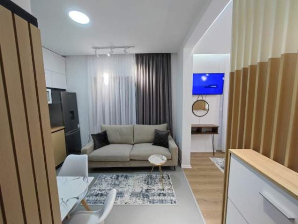 Pogradec, jepet me qera apartamen  ne Pogradec  perball liqenit  t Kati 2,    (Ne qender perball Hotel Enkelanes ,)