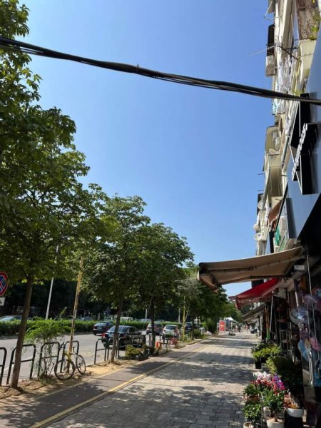 Tirane, shes dyqan Kati 0, 27 m² 210.000 Euro (Muhamet Gjollesha)
