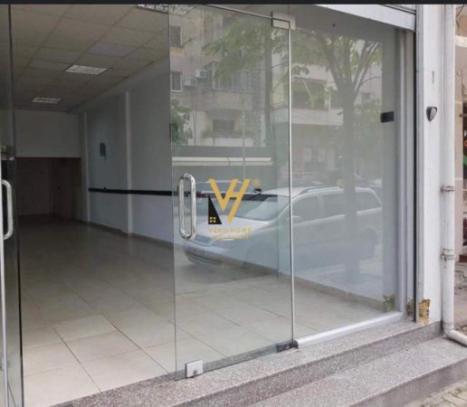 Tirane, shitet dyqan Kati -1, 300 m² 400.000 Euro (TEK AMBULANCA 9 TEK SHKOLLA ELBA)