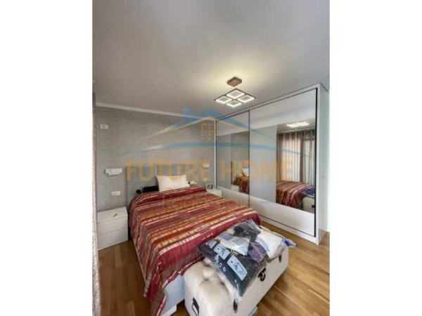 Tirane, shitet Penthouse 3+1+A+BLK Kati 4, 1.198 m² 350.000 Euro